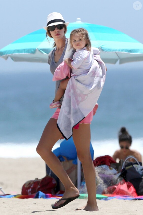 Kevin Federline sur une plage de Los Angeles, le samedi 22 juin 2013 avec sa petite amie Victoria Prince et ses 3 enfants : Jayden, Sean et Jordan.