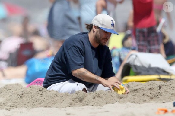 Kevin Federline sur une plage de Los Angeles, le samedi 22 juin 2013 avec sa petite amie Victoria Prince et ses 3 enfants : Jayden, Sean et Jordan.