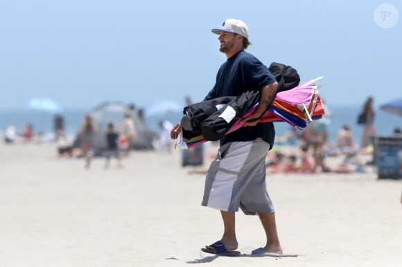 Kevin Federline sur une plage de Los Angeles, le samedi 22 juin 2013 avec sa petite amie Victoria Prince et ses 3 enfants : Jayden, Sean et Jordan.