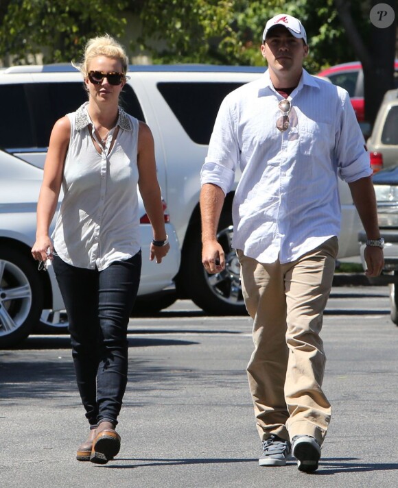 Britney Spears et son petit ami David Lucado faisant les courses à Westlake, le 21 juin 2013.