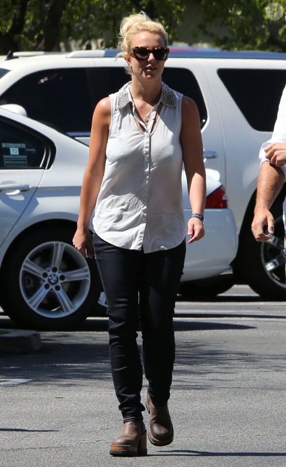 Britney Spears et son petit ami David Lucado faisant les courses à Westlake, le 21 juin 2013.