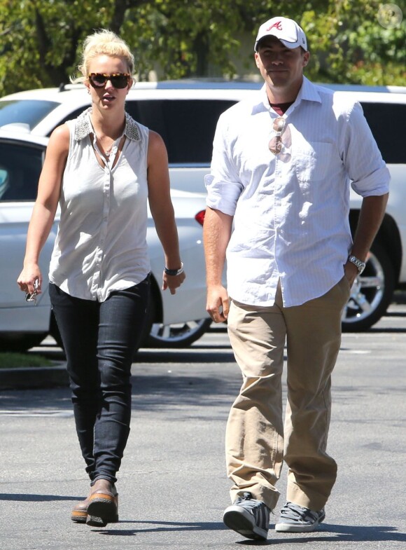 Britney Spears et son petit ami David Lucado faisant les courses à Westlake, le 21 juin 2013.