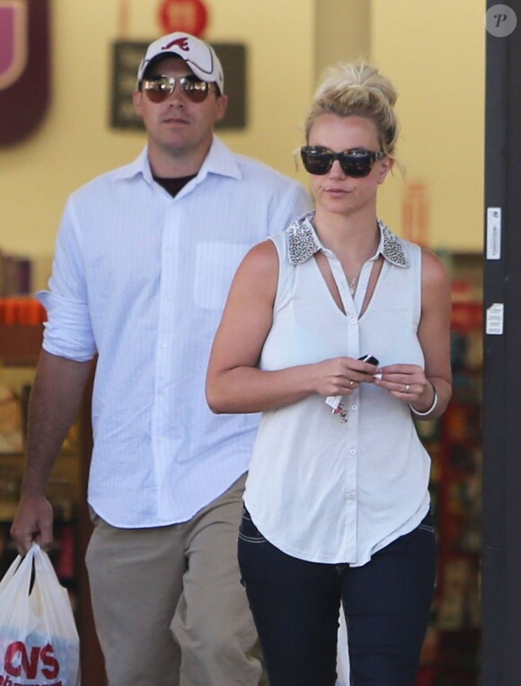 Britney Spears et son petit ami David Lucado faisant les courses à Westlake, le 21 juin 2013.