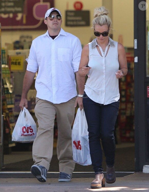 Britney Spears et son petit ami David Lucado faisant les courses à Westlake, le 21 juin 2013.