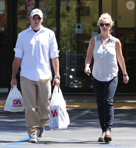 Britney Spears et son petit ami David Lucado faisant les courses à Westlake, le 21 juin 2013.