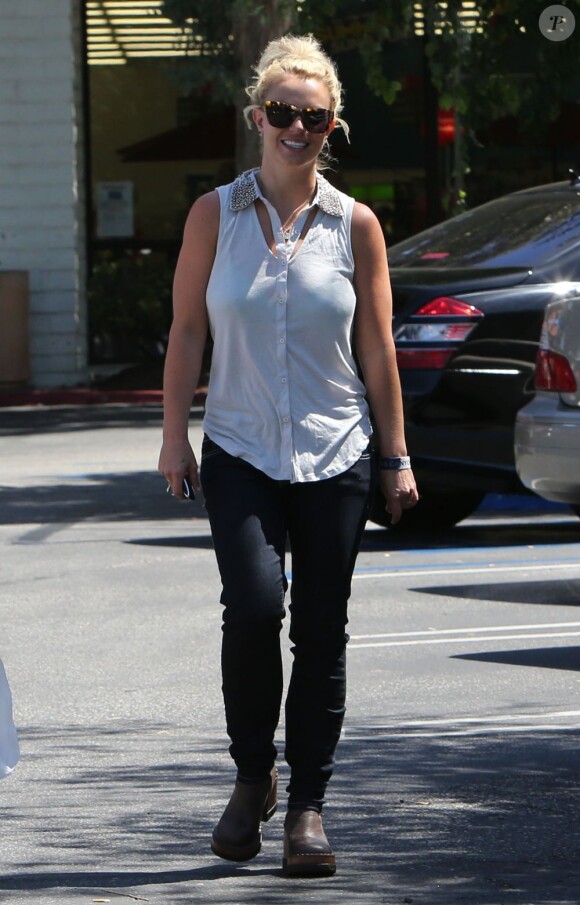 Britney Spears et son petit ami David Lucado faisant les courses à Westlake, le 21 juin 2013.
