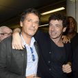Pascal Elbe et Patrick Bruel dans les coulisses du concert de Patrick Bruel à Bercy à Paris le 22 juin 2013.