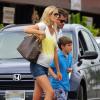 Exclusif - Mark-Paul Gosselaar en vacances avec sa femme Catriona McGinn (enceinte) et ses enfants Michael et Ava à Hawaï, le 23 juin 2013.