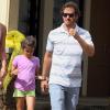 Exclusif - Mark-Paul Gosselaar en vacances avec sa femme Catriona McGinn (enceinte) et ses enfants Michael et Ava à Hawaï, le 23 juin 2013.