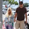 Jessica Simpson, enceinte, et son fiancé Eric Johnson déjeunent à Los Angeles, le 22 juin 2013.