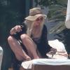 Exclusif - Ashlee Simpson au bord d'une piscine avec des amis a Cabo San Lucas au Mexique, le 22 juin 2012