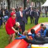 Le roi Willem-Alexander et la reine Maxima des Pays-Bas bouclent à La Haye leur visite des douze provinces du pays suite à leur couronnement, le 21 juin 2013.