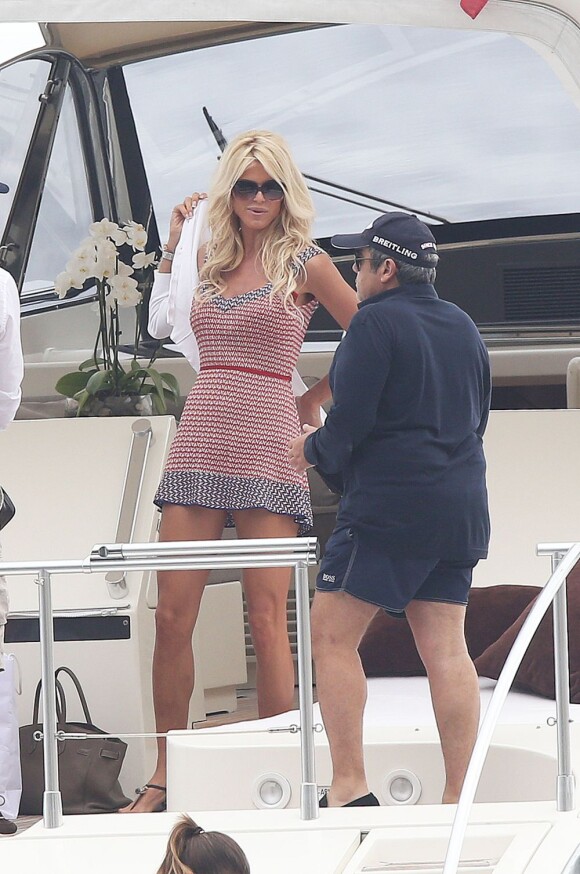 Exclusif - Victoria Silvstedt et son compagnon Maurice Dabbah vont faire une balade en yacht à Monaco le 16 juin 2013.