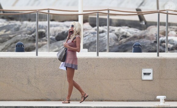 Exclusif - La belle Victoria Silvstedt et son compagnon Maurice Dabbah vont faire une balade en yacht à Monaco le 16 juin 2013.