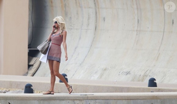 Exclusif - La jolie blonde Victoria Silvstedt et son compagnon Maurice Dabbah vont faire une balade en yacht à Monaco le 16 juin 2013.