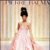 Carla Bruni mannequin - Défilé Pierre Balmain, collection haute couture, printemps-été 1994.