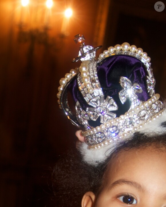 La chanteuse Beyoncé a posté de nouvelles photos de sa fille Blue Ivy sur son Tumblr.