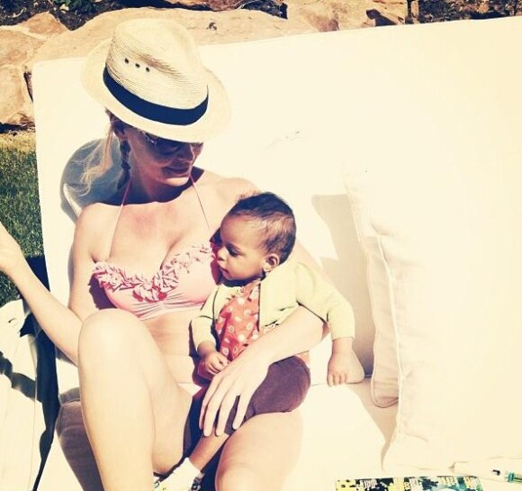 Katherine Heigl a posté sur son compte Instagram des photos d'elle en bikini avec sa petite dernière Adalaide, le 21 juin 2013.