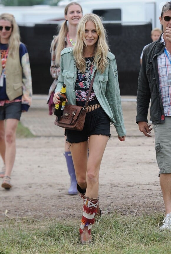Poppy Delevingne est également au festival Glastonbury à Worthy Farm, Angleterre, le 28 juin 2013.