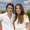 Anouchka Delon et son compagnon Julien Dereins, amoureux sous le soleil lors de la 3e édition du Brunch Blanc-Une croisière sur la Seine à Paris le 30 juin 2013