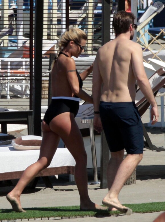 Michelle Hunziker, enceinte, profite de vacances avec son petit ami Thomas Trussardi. Forte dei Marmi en Italie, le 30 juin 2013.