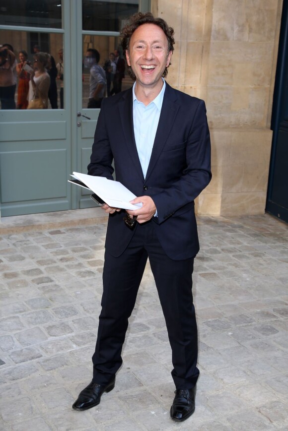 Stéphane Bern arrive à l'hôtel d’Évreux pour assister au défilé haute couture d'Alexis Mabille. Paris, le 1er Juillet 2013.