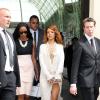 Rihanna et son amie Melissa Forde quittent le Grand Palais à l'issue du défilé Chanel haute-couture automne-hiver 2013/2014. Paris, le 2 juillet 2013.