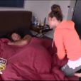 Capucine réveille Thomas et Nabilla dans Les Anges de la télé-réalité 5 sur NRJ 12 le mardi 2 juillet 2013
