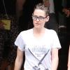 Kristen Stewart à la sortie de l'Hôtel Costes où elle déjeunait après le défilé Chanel au Grand Palais, le 2 juillet 2013.
