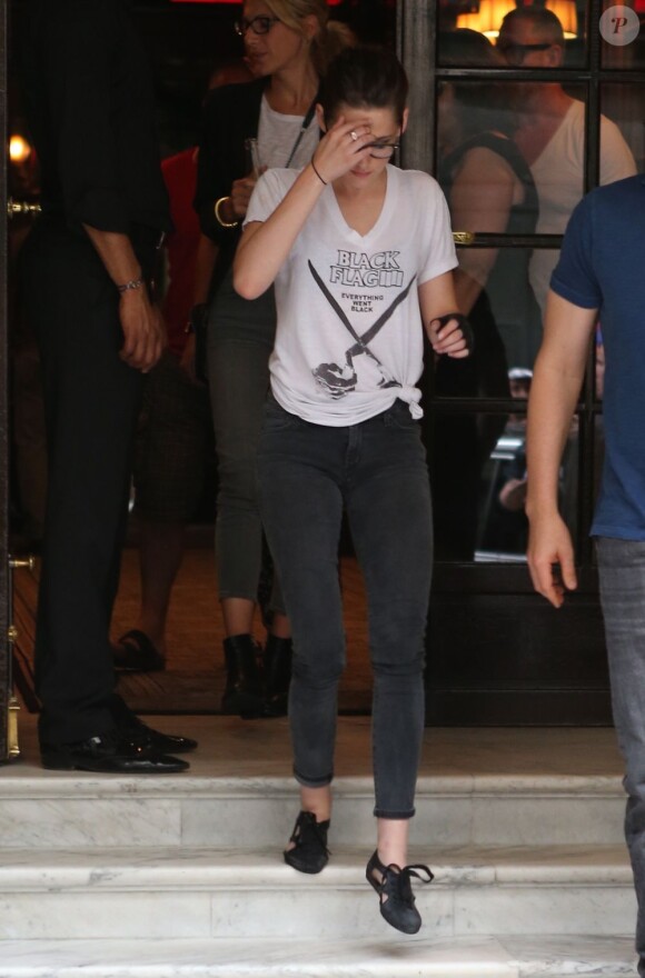 Kristen Stewart à la sortie de l'Hôtel Costes, Paris, le 2 juillet 2013.