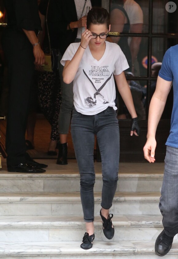 Kristen Stewart sort de l'Hôtel Costes, Paris, le 2 juillet 2013.