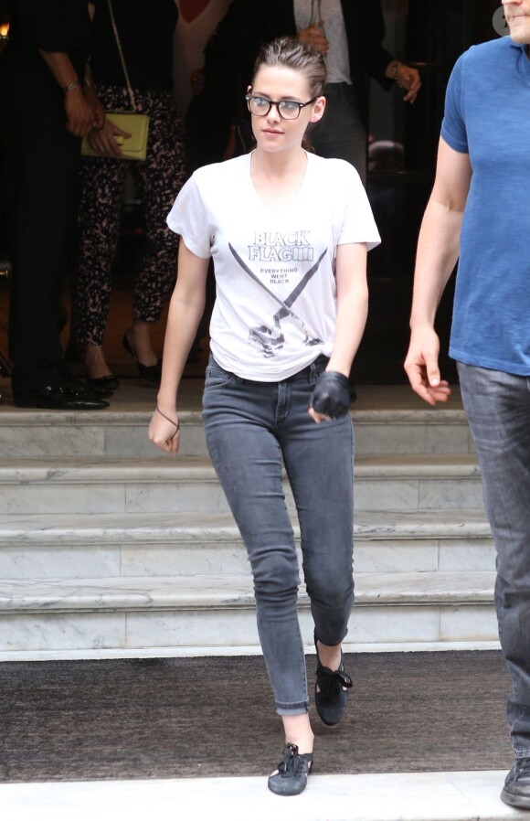 Kristen Stewart à la sortie de l'Hôtel Costes, Paris, le 2 juillet 2013.