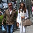 La princesse Madeleine de Suède et son mari le financier Chris O'Neill font du shopping avenue Montaigne à Paris, le 4 juillet 2013.