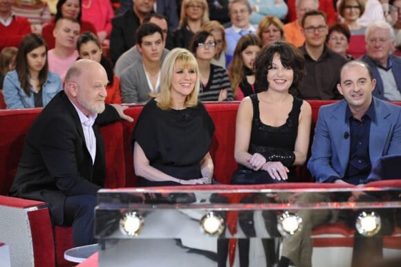 Isabelle Mergault, Chantal Ladesou, Jean-louis Barcelona et Jean-Marie Lecoq à l'émission Vivement Dimanche, à Paris, le 16 Janvier 2013.