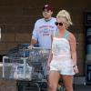 Britney Spears et son petit ami David Lucado vont faire des courses à Fillmore, le 4 juillet 2013.