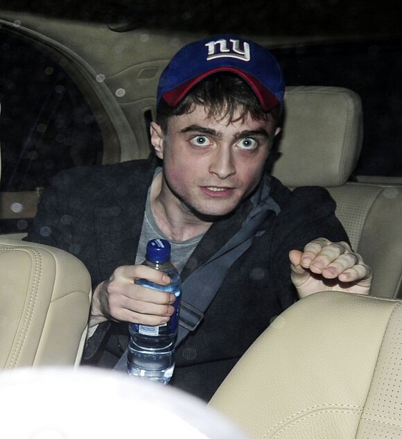 Daniel Radcliffe à la sortie du théâtre Noel Coward de Londres, le jeudi 4 juillet 2013.