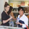 Khloé Kardashian et Kris Jenner font du shopping dans une boutique de vêtements et jouets pour enfants à Calabasas. le 5 juillet 2013.