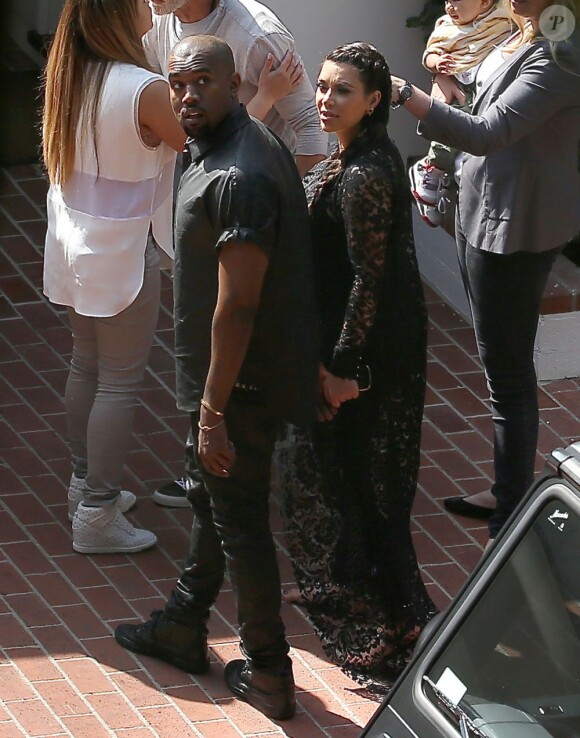 Kim Kardashian (enceinte) et Kanye West ont visite plusieurs maisons a acheter le 10/05/2013 a Los Angeles