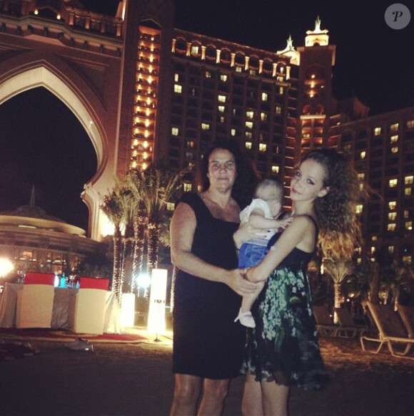 Jade Foret en famille à Dubaï - Sa maman, Cassandra et Liva