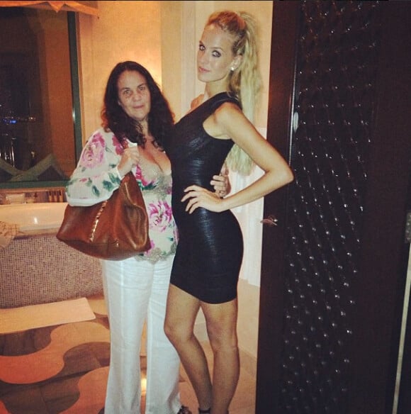 Jade Foret aux côtés de sa maman à Dubaï