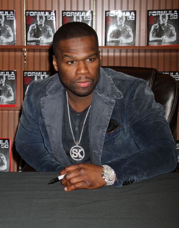 Le rappeur 50 Cent signe son nouveau livre "Formula 50" chez Barnes & Noble, à Las Vegas, le 7 janvier 2013.