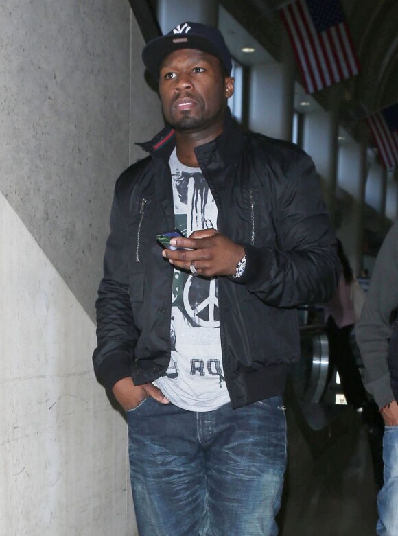Le rappeur 50 Cent arrive à l'aéroport LAX de Los Angeles, le 29 mars 2013.
