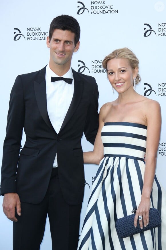 Novak Djokovic et sa compagne Jelena Ristic en Oscar de la Renta lors du premier gala de charité de la Novak Djokovic Foundation au Roundhouse à Londres le 8 juillet 2013.