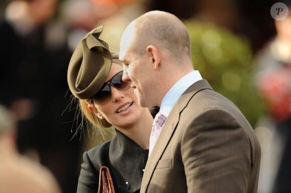 Zara Phillips avec son mari Mike Tindall au festival de Cheltenham le 14 mars 2013. Le couple attend son premier enfant pour janvier 2014.