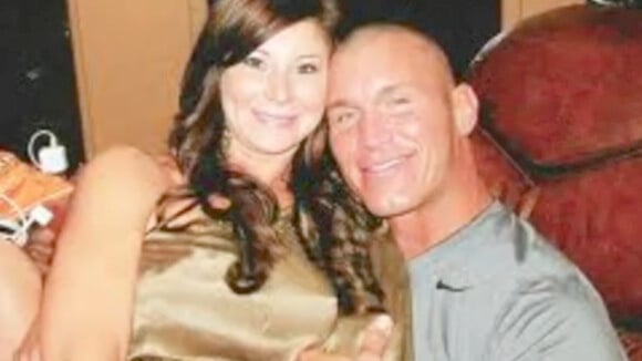 Randy Orton : La star du catch divorce de la belle Samantha et garde ses trésors
