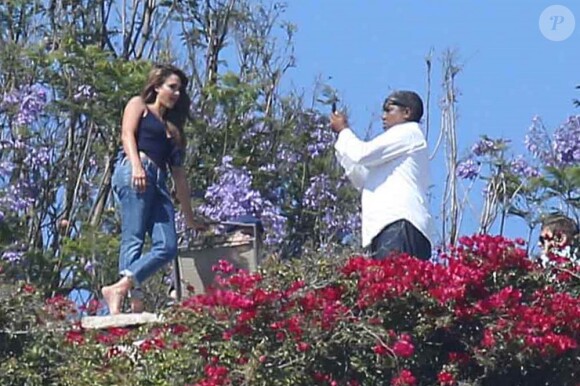 La divine comédienne américaine Jessica Alba joue le top model à Malibu, dans l'ancienne maison de Britney Spears. Le 9 juillet 2013