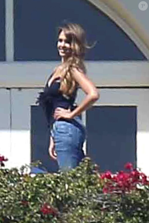 Jessica Alba joue le top model à Malibu, dans l'ancienne maison de Britney Spears. Le 9 juillet 2013