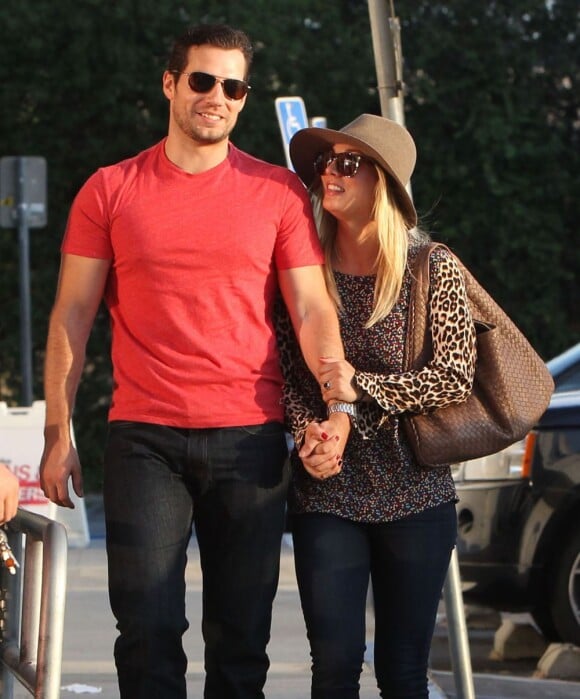Kaley Cuoco (The Big Bang Theory) et Henry Cavill (Man of Steel) en couple à Los Angeles le 3 juillet 2013
