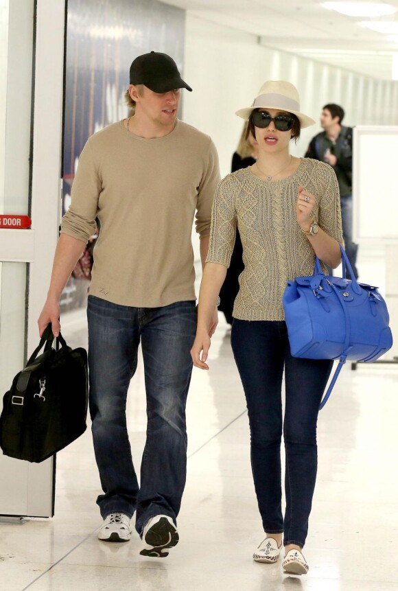 Emmy Rossum et Tyler Jacob à l'aéroport de Los Angeles, le 29 mai 2013.