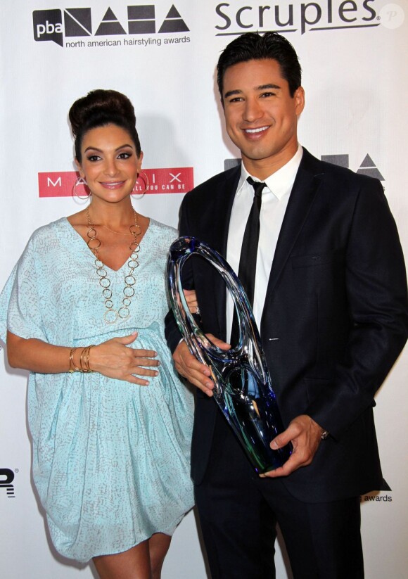 Mario Lopez, Courtney Mazza (enceinte) aux "North America Hairstyling Award" au casino Mandalay Bay à Las Vegas. Le 14 juillet 2013. Le présentateur a reçu un prix lors de la soirée.